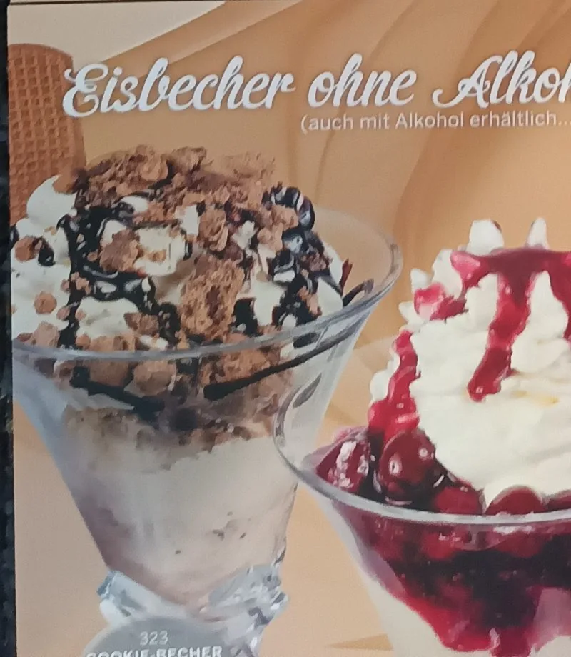 Speisekarte vorher: alte Lieferantenkarte von Gelato Piccoli mit handschriftlich korrigierten Preisen
